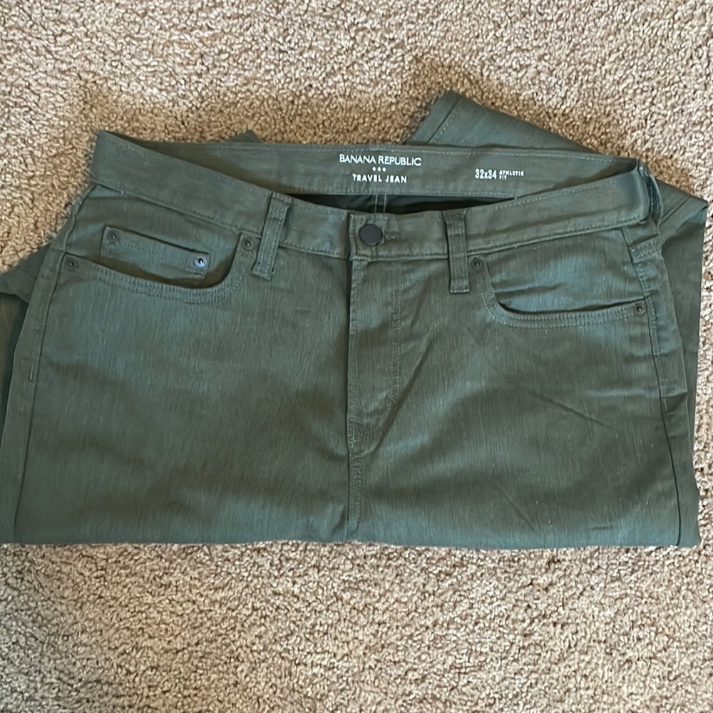 Banana Republic Traveler Jean Athletic fit. New without tags.